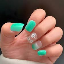 mint green nails