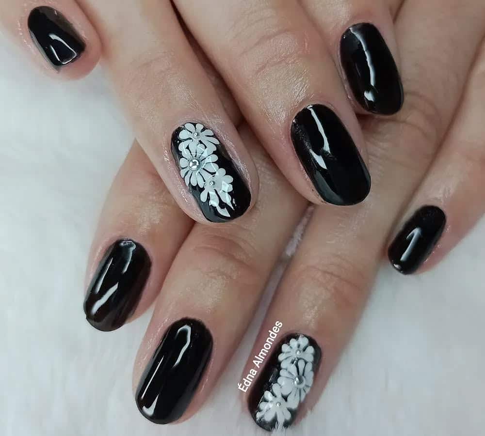 almond nail design
