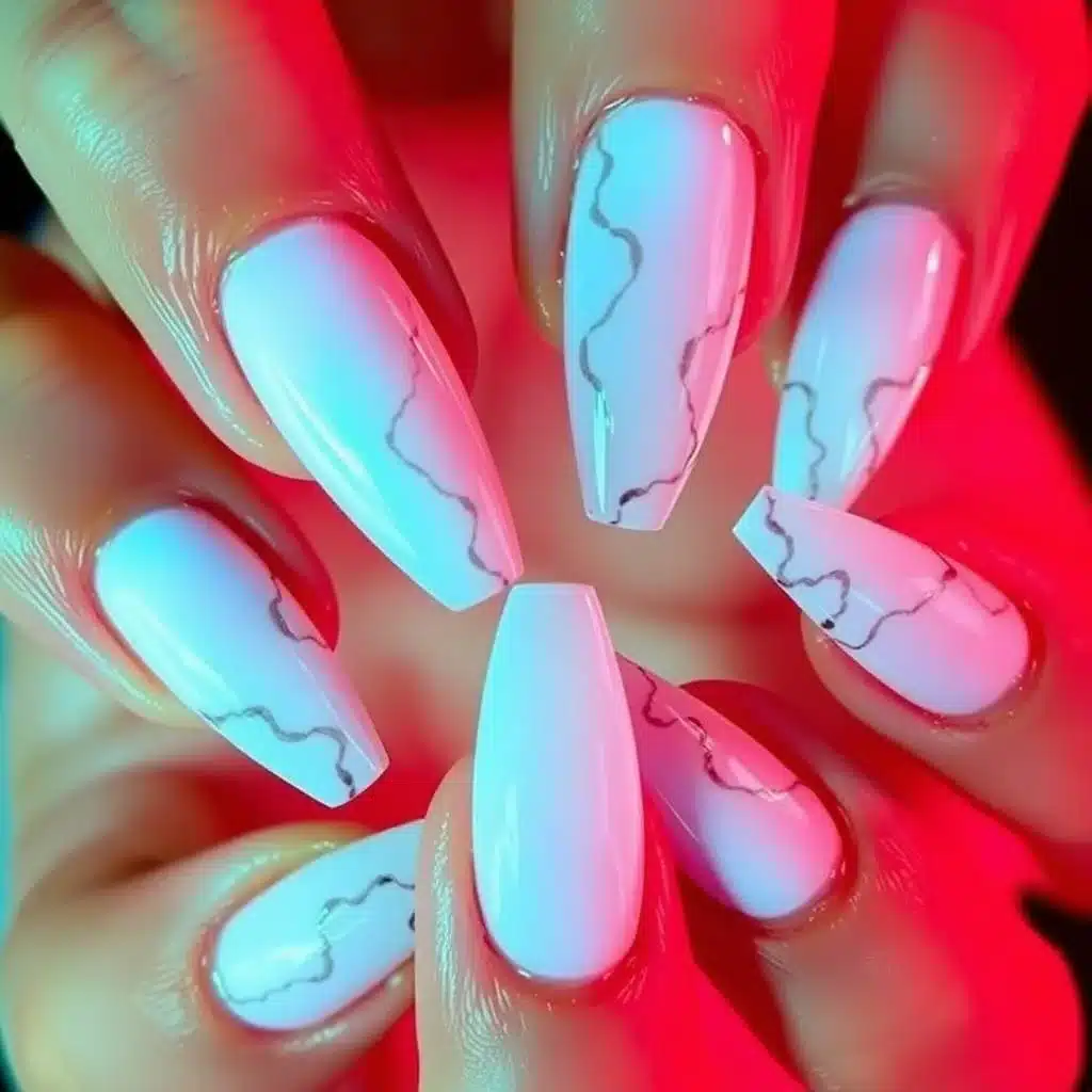 Neutral short nails

