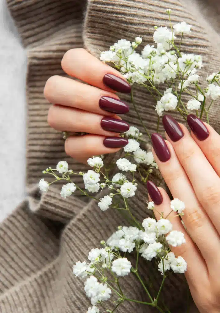 Natural short almond manicure

