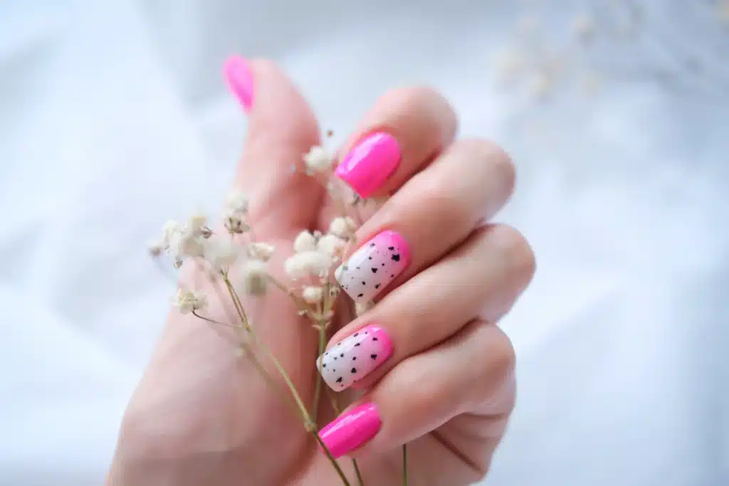 Summer short almond nails

